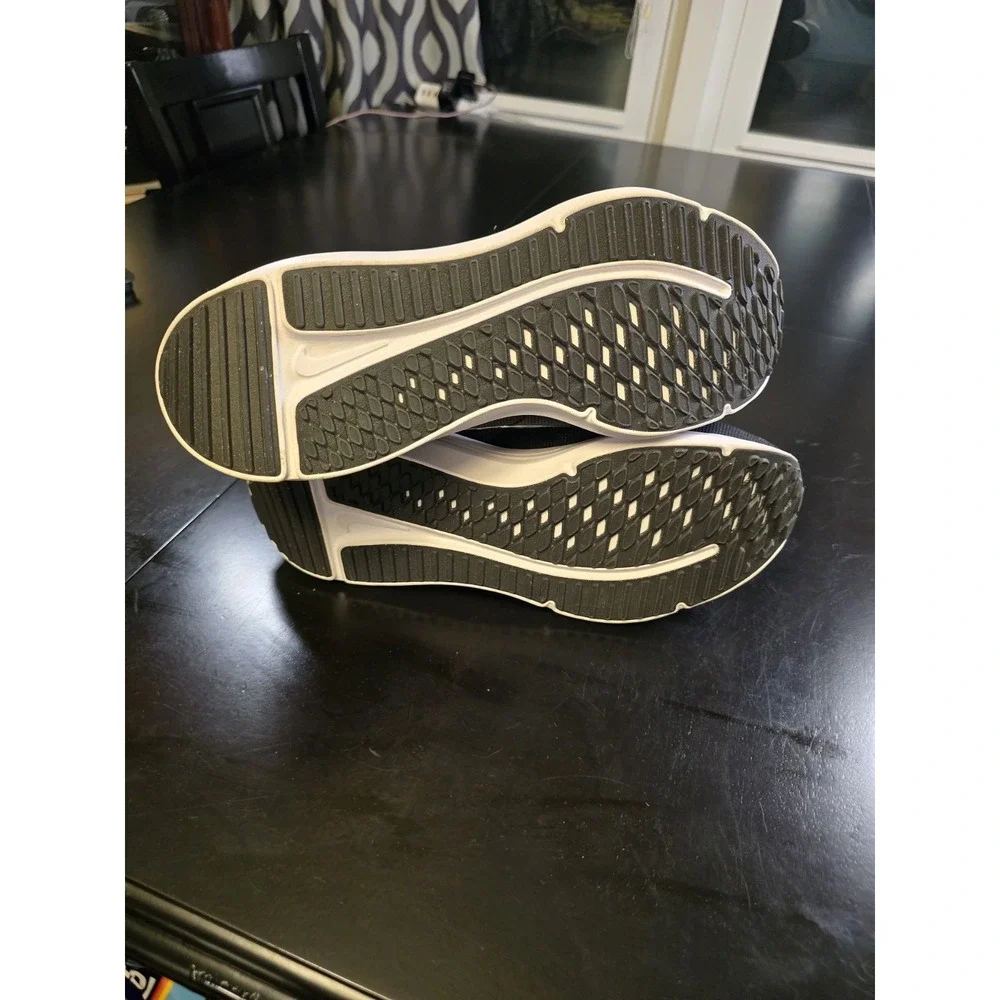 Size 10 - Nike‎ Downshifter 12 Black White